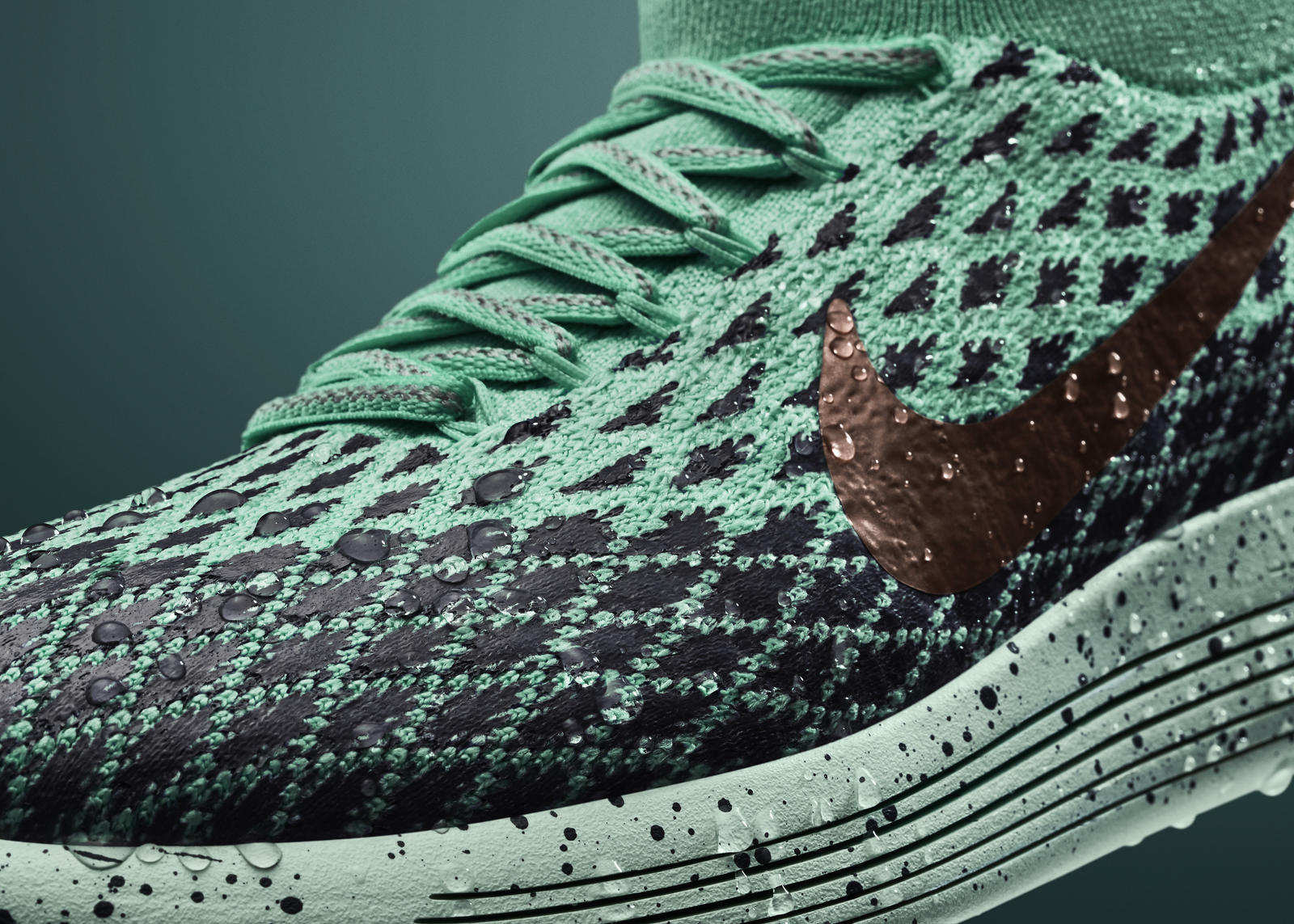 ho16_rn_lunarepic_flyknit_shield_w_detail1_v1_rectangle_1600