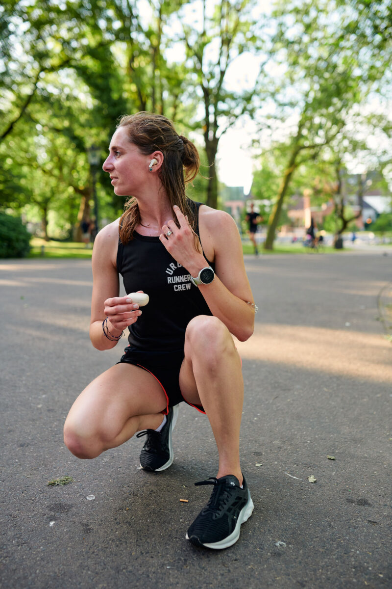 oordopjes in oor met sporten